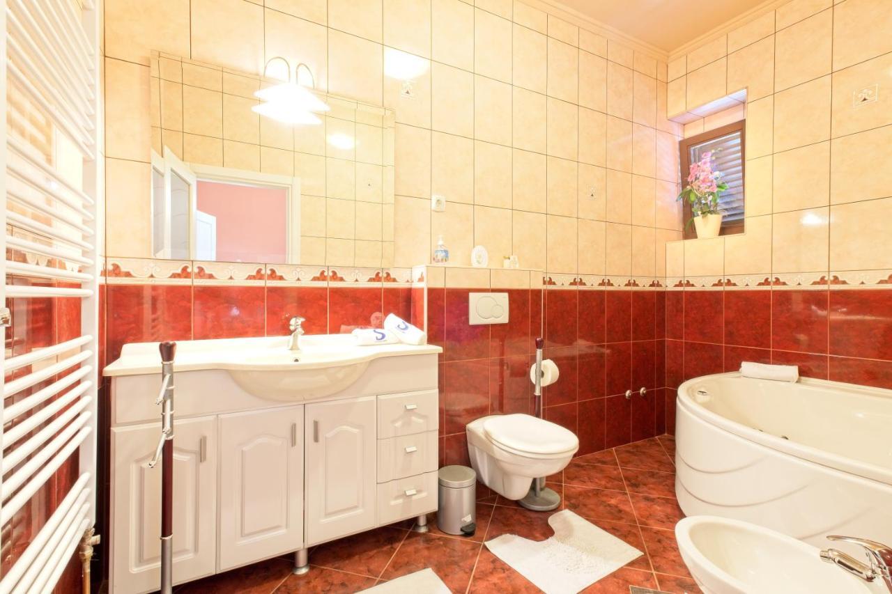 Villa Thousand Roses Lovorno Eksteriør bilde